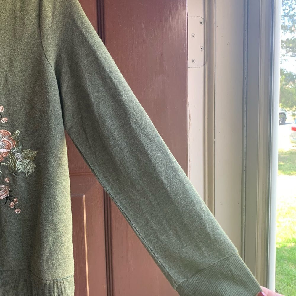 𝅺embellished Westport Green Women’s Sweater - Picture 5 of 6